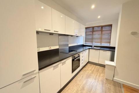 3 bedroom flat to rent, Uxbridge Road, Ealing