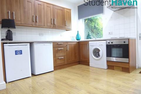 3 bedroom house to rent, View Street, Huddersfield HD5