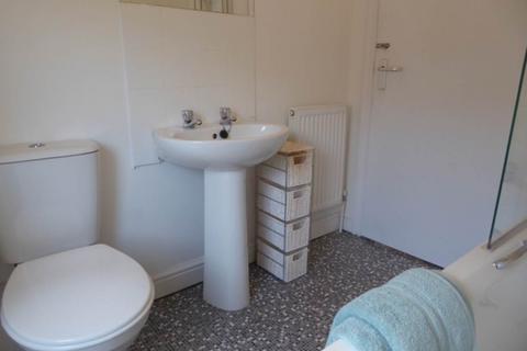 3 bedroom house to rent, View Street, Huddersfield HD5