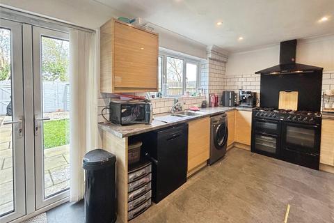 2 bedroom terraced house for sale, Lancaster Close, Oxfordshire OX26