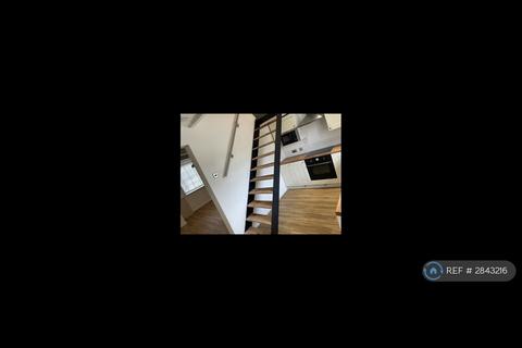 3 bedroom terraced house to rent, Cliffe Road, Glossop, SK13