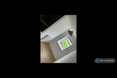 3 bedroom terraced house to rent, Cliffe Road, Glossop, SK13