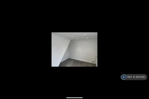 3 bedroom terraced house to rent, Cliffe Road, Glossop, SK13