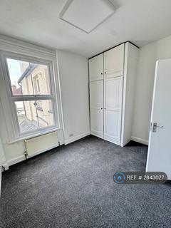2 bedroom flat to rent, Guilford Avenue, Surbiton, KT5