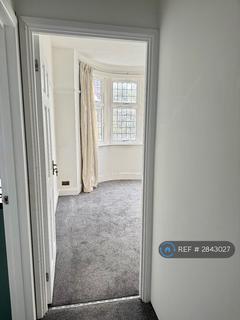 2 bedroom flat to rent, Guilford Avenue, Surbiton, KT5