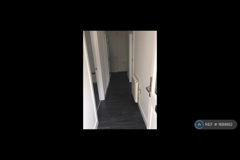 2 bedroom flat to rent, Beeches Avenue, Carshalton, SM5
