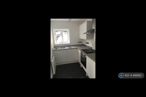 2 bedroom flat to rent, Beeches Avenue, Carshalton, SM5
