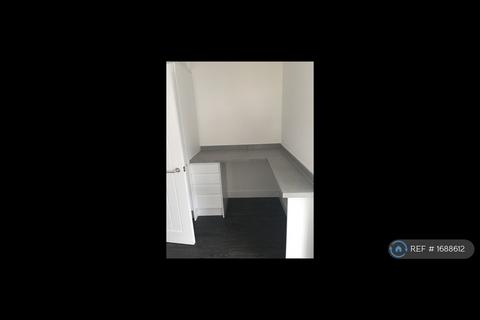 2 bedroom flat to rent, Beeches Avenue, Carshalton, SM5