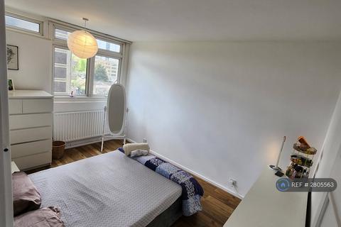 3 bedroom flat to rent, Beadnell Court, London, E1