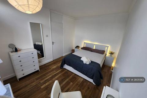 3 bedroom flat to rent, Beadnell Court, London, E1