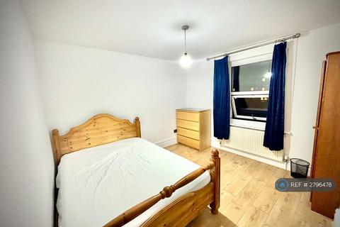 1 bedroom in a house share to rent, Dunford Road, London, SW19