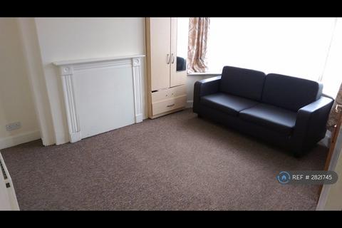 2 bedroom flat to rent, Kingsbury, London, NW9