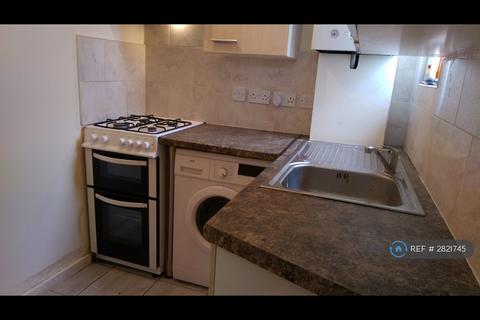 2 bedroom flat to rent, Kingsbury, London, NW9