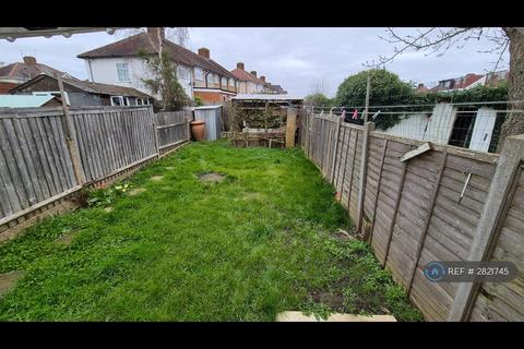 2 bedroom flat to rent, Kingsbury, London, NW9