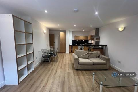2 bedroom flat to rent, Lake House, Manchester, M15