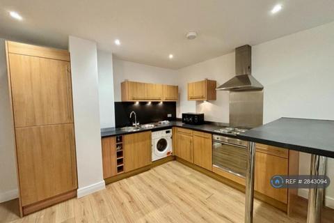 2 bedroom flat to rent, Lake House, Manchester, M15