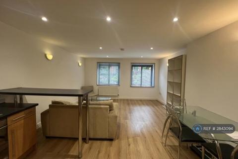 2 bedroom flat to rent, Lake House, Manchester, M15