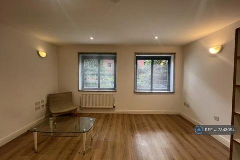 2 bedroom flat to rent, Lake House, Manchester, M15