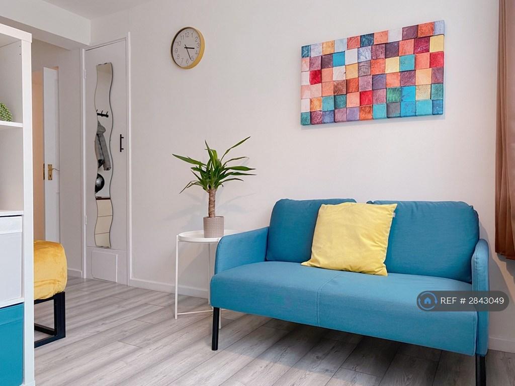 Room 2 (£800pm)