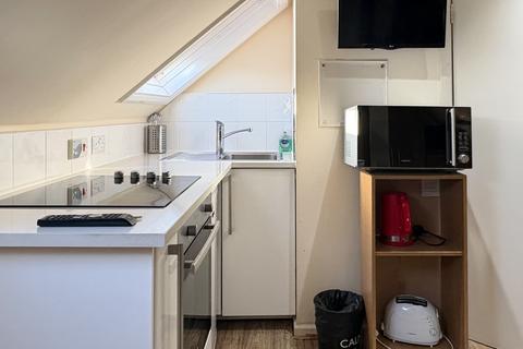 Studio to rent, Ash Grove