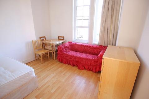 2 bedroom flat to rent, London N19