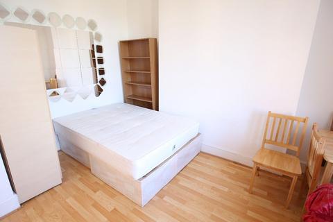 2 bedroom flat to rent, London N19