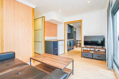 2 bedroom flat to rent, Regent Street