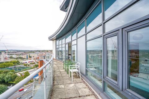 2 bedroom flat to rent, Gotts Road