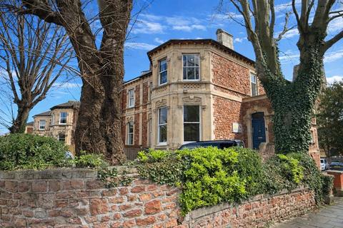 Office to rent, 45 Oakfield Rd Bristol BS8 2AX