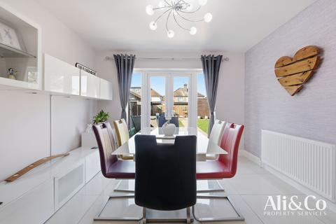 3 bedroom bungalow for sale, Crowstone Road, Grays