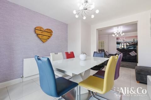 3 bedroom bungalow for sale, Crowstone Road, Grays