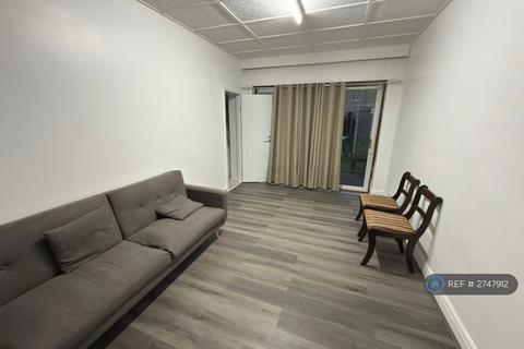 1 bedroom in a house share to rent, Aintree Crescent, Ilford, IG6