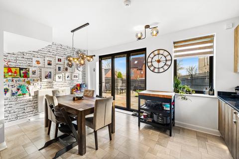 undefined, Chaucer Gardens, Coulsdon CR5