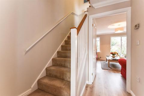 2 bedroom end of terrace house to rent, Lime Avenue Westergate