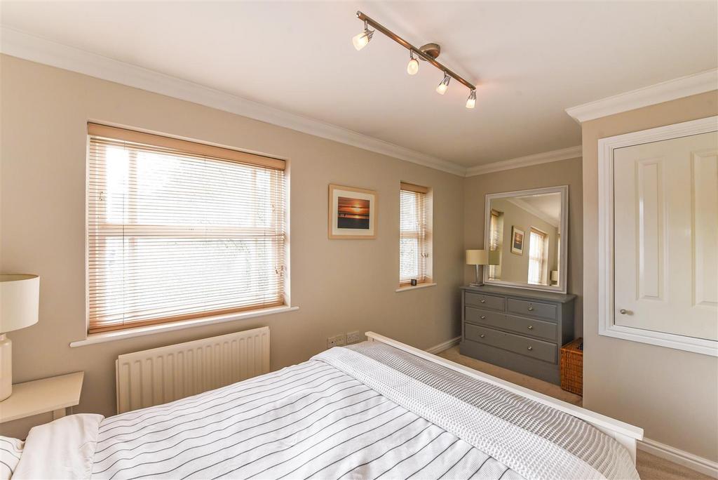 Bedroom 2 (7).jpg