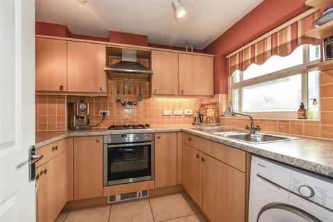 2 bedroom end of terrace house to rent, Lime Avenue Westergate