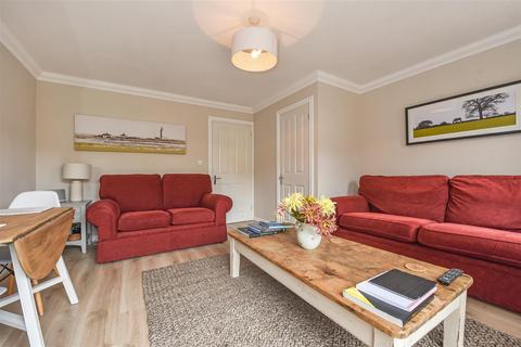 2 bedroom end of terrace house to rent, Lime Avenue Westergate