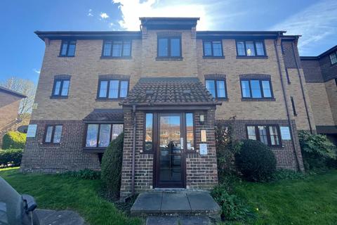 1 bedroom flat to rent, Conway Gardens, Grays