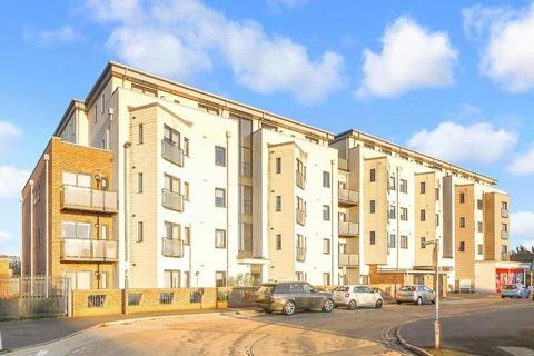 1 bedroom flat to rent, Victory Park Road, Addlestone KT15