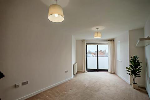 1 bedroom flat to rent, Victory Park Road, Addlestone KT15