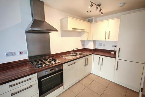 1 bedroom flat to rent, Victory Park Road, Addlestone KT15