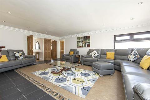 3 bedroom detached bungalow for sale, Waun Goch, Cefn Hengoed, Hengoed, CF82 7LR