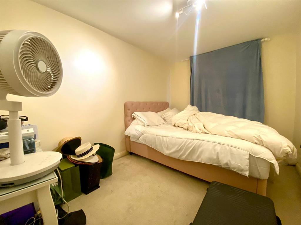 Kilburn bedroom.jpg