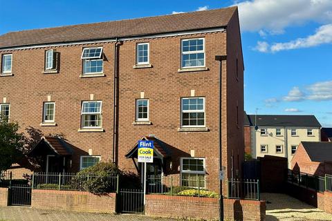 4 bedroom end of terrace house for sale, Green Wilding Road, Holmer, Hereford