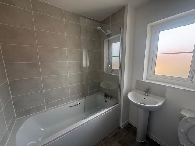 Bathroom 2.jpg