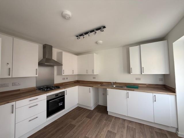 Kitchen 2.jpg