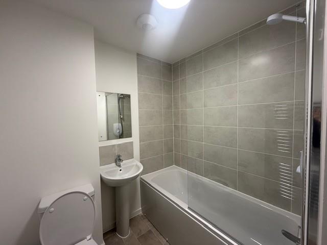 Bathroom 1.jpg