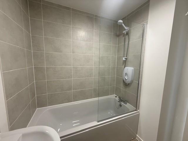 Bathroom 2.jpg