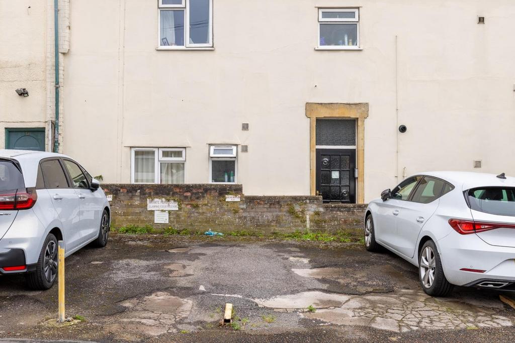 33 Oak Road, BS7 parking spot-1.jpg