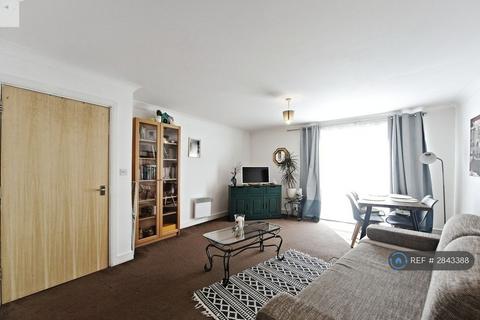 2 bedroom flat to rent, Harkness Court, Sutton, London, SM1